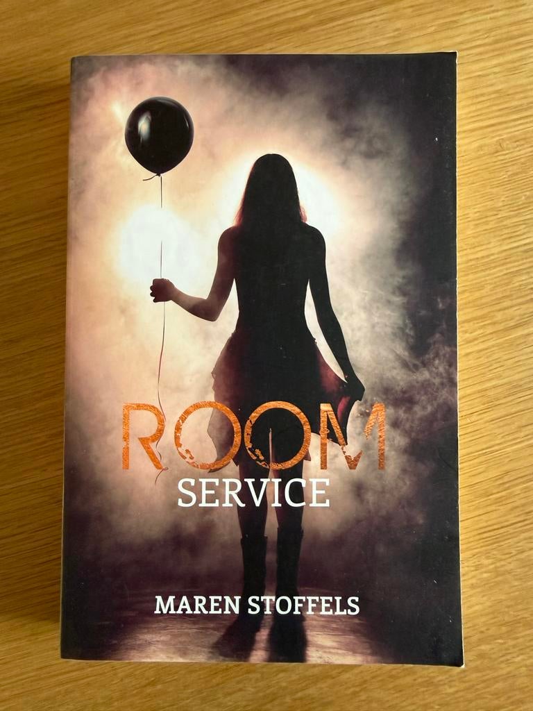 Room Service - Maren Stoffels (Spannende Jeugdthriller), Ophalen of Verzenden, Gelezen, Nederland