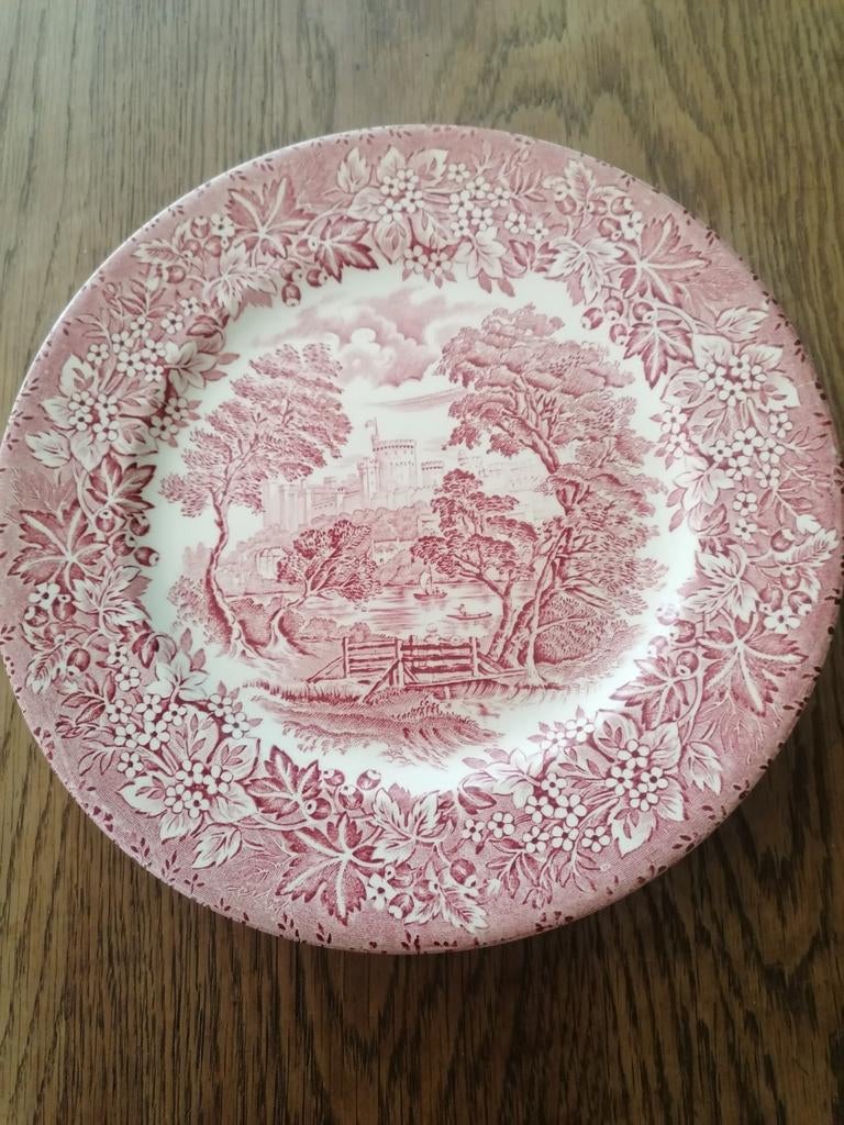 2x Vintage Staffordshire Windsor Castle Borden Rood, Antiek en Kunst, Antiek | Servies los, Ophalen