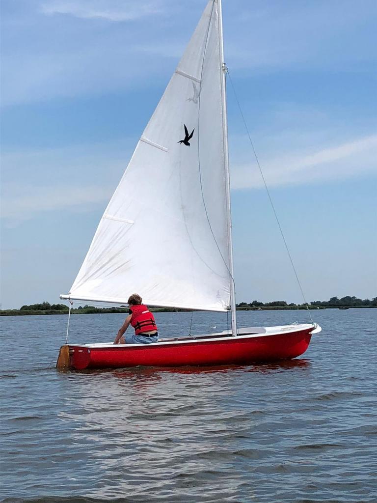 Stern zeilboot, Ophalen, Zo goed als nieuw, Minder dan 15 m²