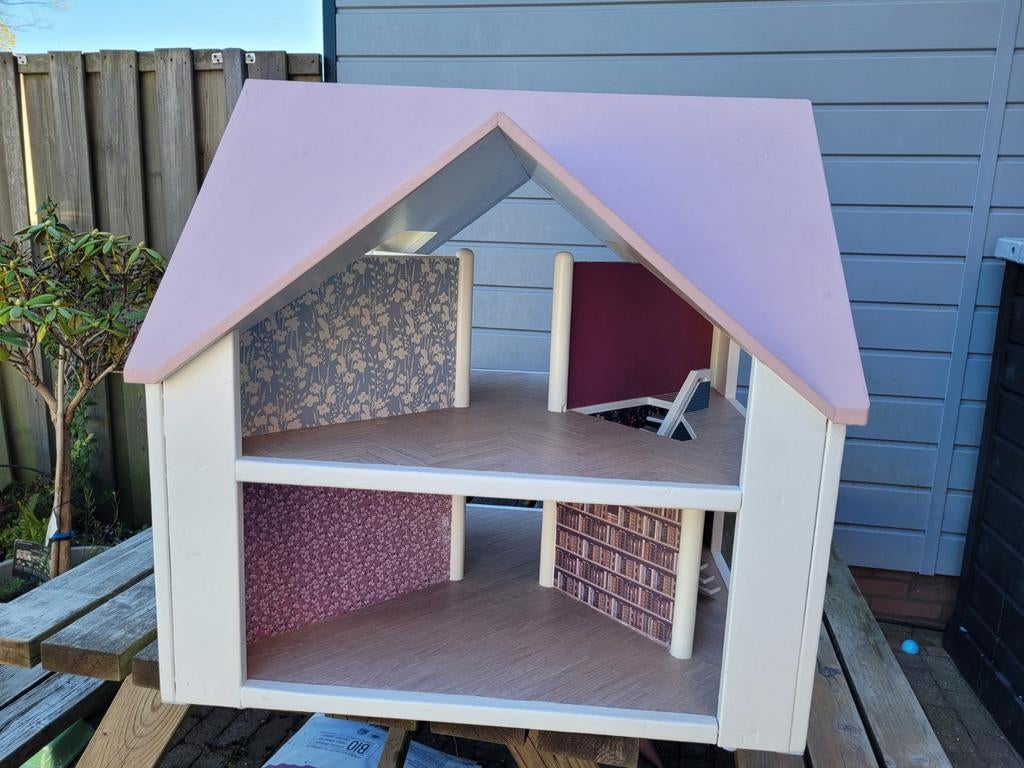 Opgeknapt poppenhuis, Ophalen, Poppenhuis