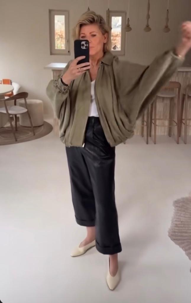 DNA x Suite22 zwarte leren broek met omslag. Maat 2 - Phoebe, Maat 38/40 (M), DNA x Suite22, Verzenden, Zwart