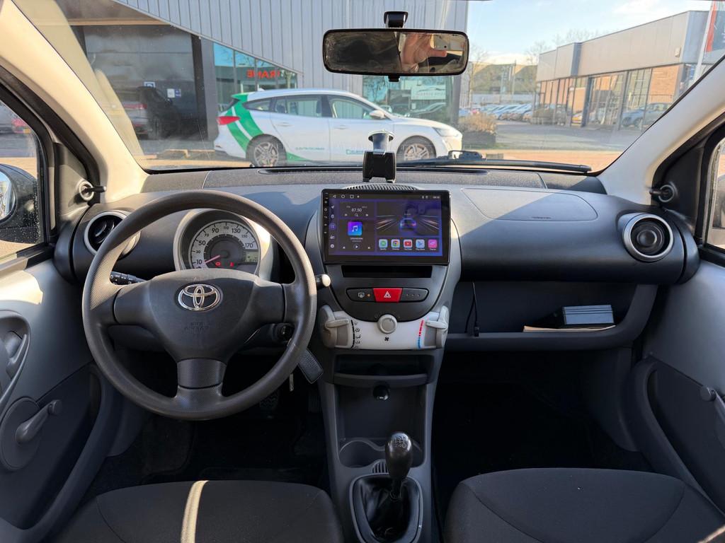 Toyota Aygo 1.0-12V/stuurbekrachtiging/Navi/Carplay/Nap/Apk/, Auto's, Gebruikt, 4 stoelen, 68 pk, Origineel Nederlands