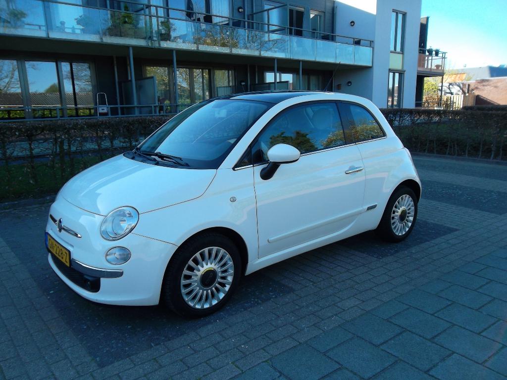 Fiat 500 0.9 85pk Twinair Turbo Wit Airco Leer Nieuwe Banden, Auto's, Voorwielaandrijving, Euro 5, 31 €/maand, Leder