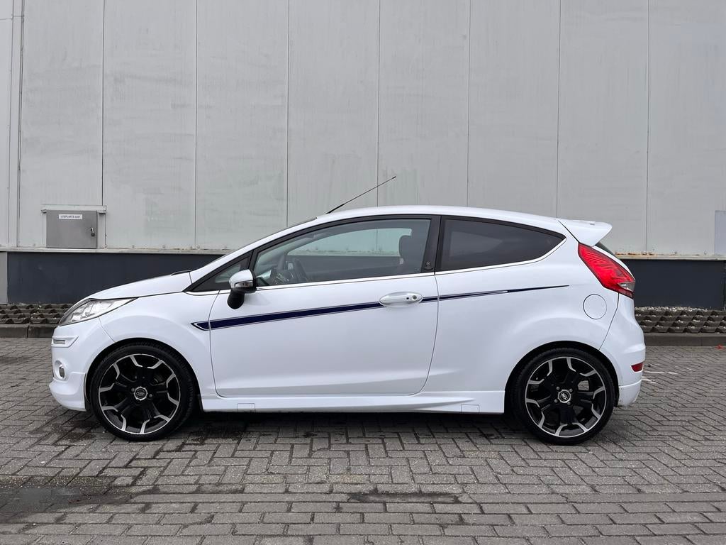 Ford Fiësta Special Edition 1.25 60KW 3DR 2011 Wit, Auto's, Voorwielaandrijving, 600 kg, 4 cilinders, Wit