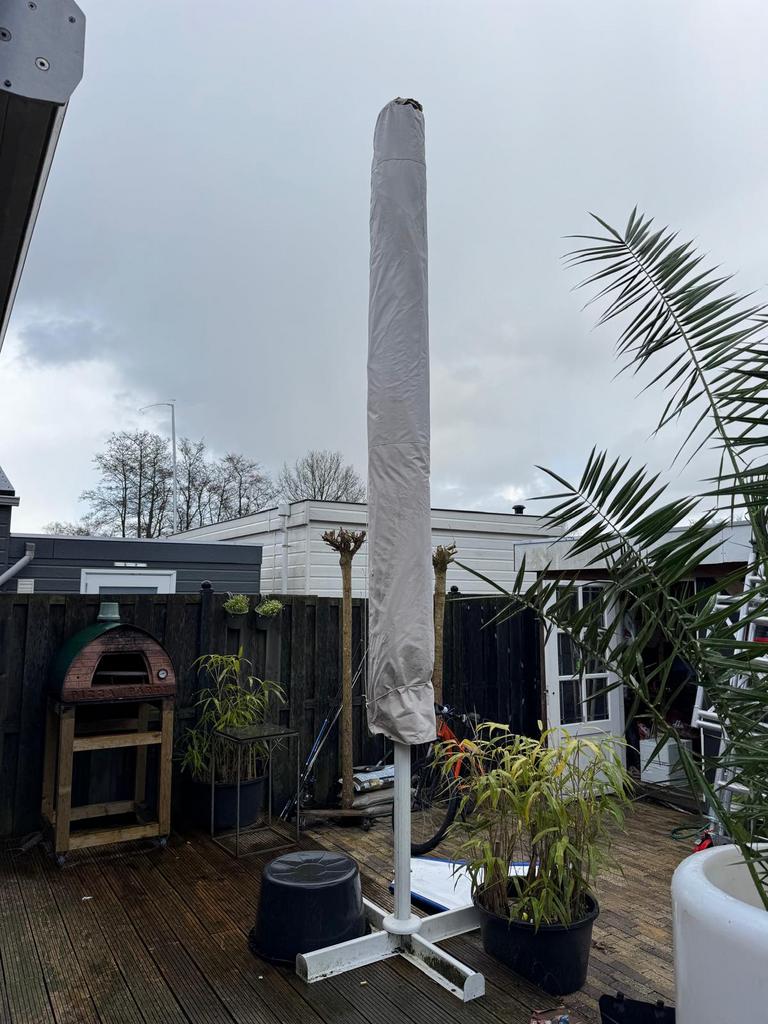 Grote stevige parasol 4 x 4 meter, Ophalen, Gebruikt, Zweefparasol, Waterdicht