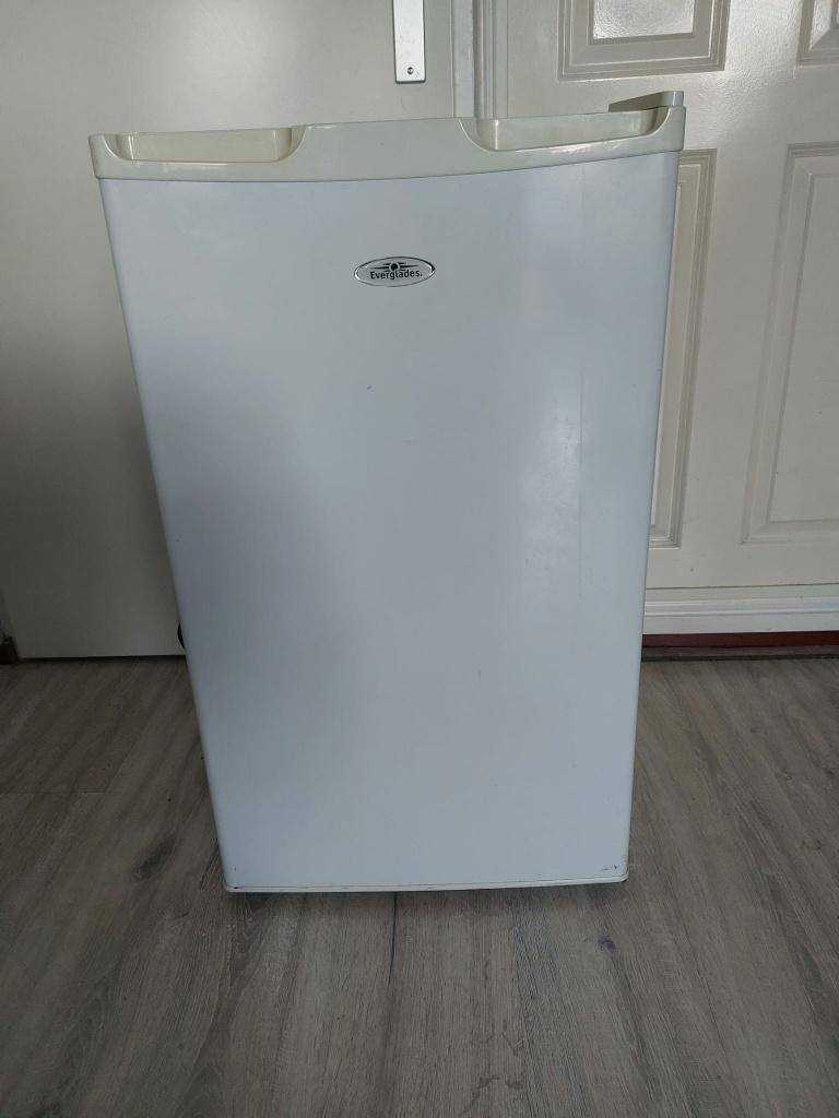 Te koop: Everglades koelkast tafelmodel - in goede staat, Witgoed en Apparatuur, Koelkasten en IJskasten, 100 tot 150 liter, 45 tot 60 cm