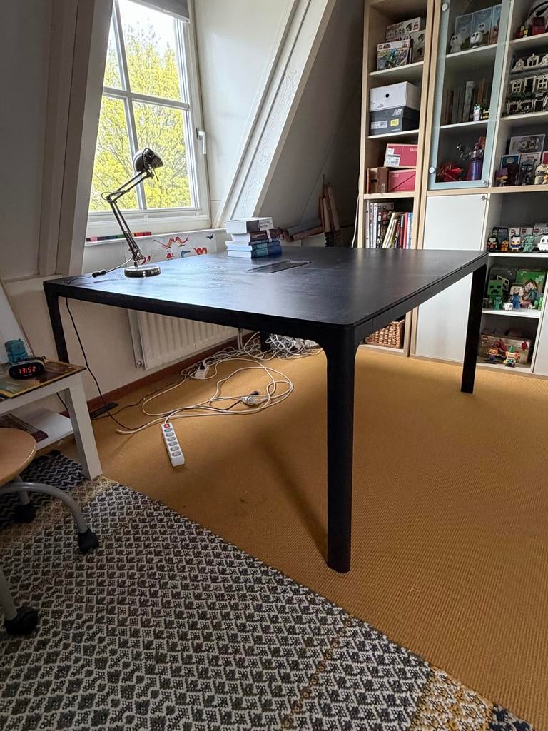 Ikea vergadertafel zwart 140x140cm met kabelopening, Ophalen, Gebruikt