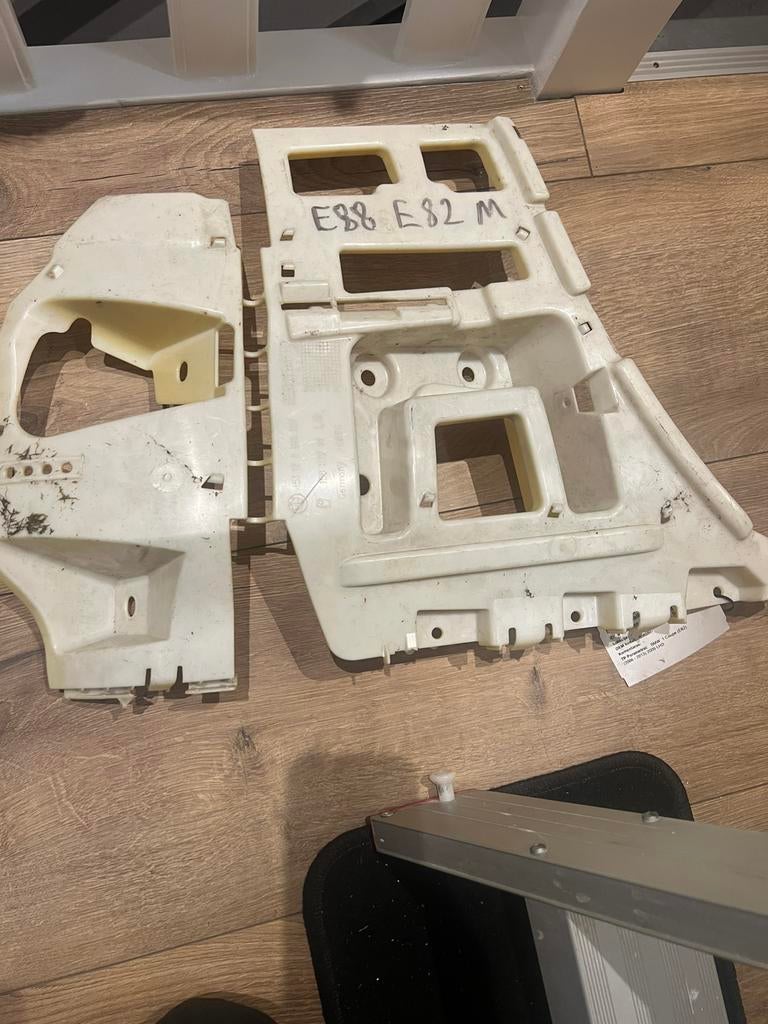BMW E82-E88 M-Bumper steun. OEM Nr: 8045507, 8045508, Auto-onderdelen, Ophalen of Verzenden, Links, BMW, Bumper