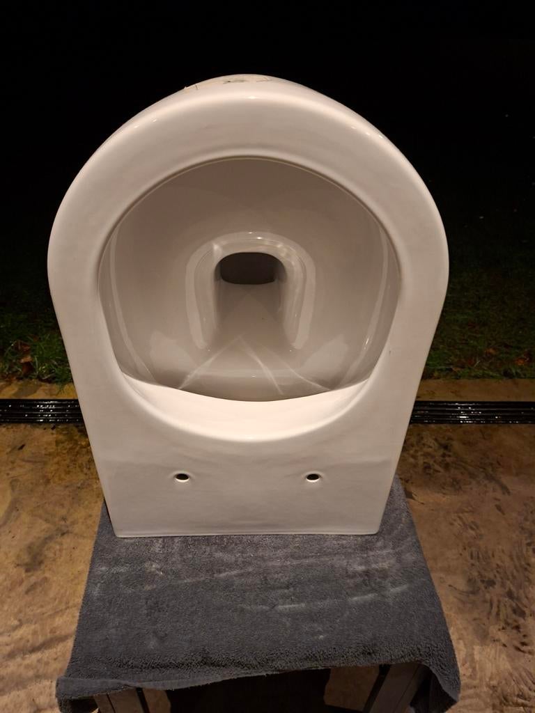 Partij sanitair uit faillissement: toiletten, wastafels, Ophalen of Verzenden