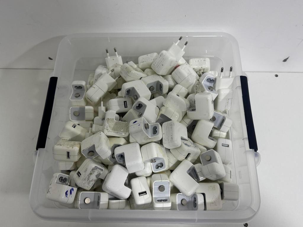 Partij 50 originele Apple 10W USB adapters, Ophalen, Gebruikt, Apple iPhone