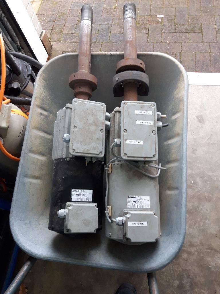 2x hefbrugmotoren, Ophalen