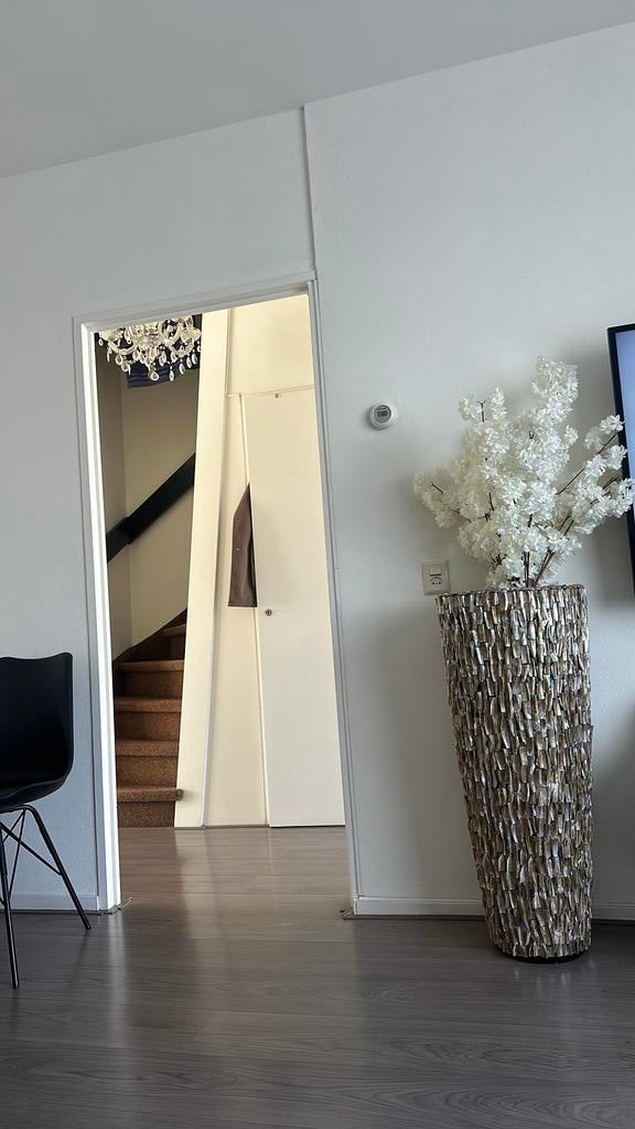 Schelpenvaas bloemen, Huis en Inrichting, Woonaccessoires | Vazen, Ophalen of Verzenden, Zo goed als nieuw, Overige kleuren, Minder dan 50 cm