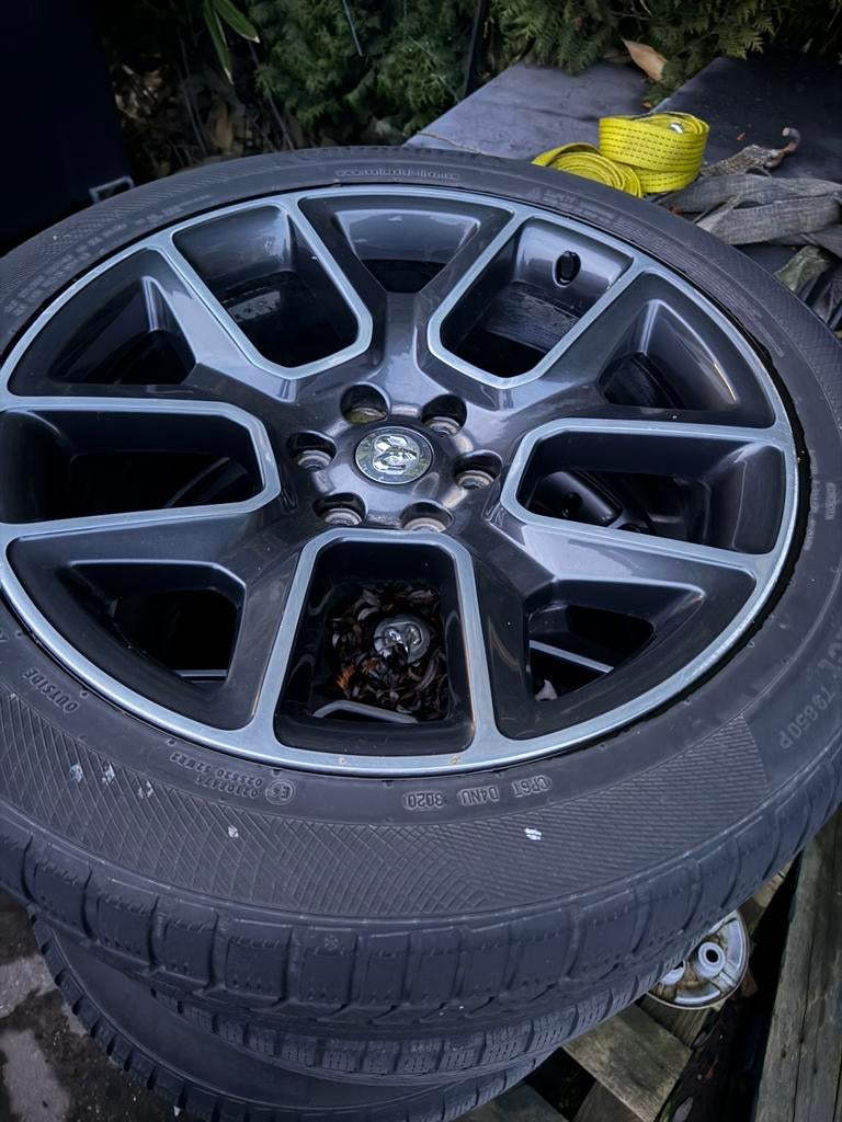 Dodge ram 1500 wielen velgen + banden nieuwstaat, Auto-onderdelen, 275 mm, Nieuw, Ophalen of Verzenden, All Season