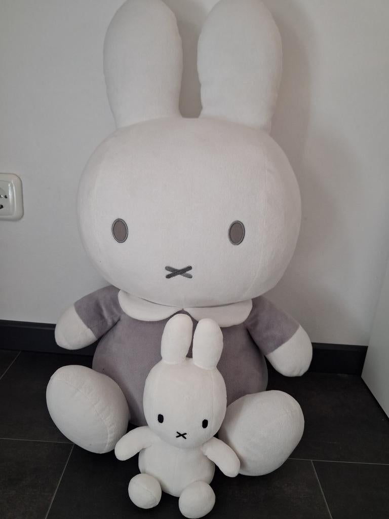 Grote en kleine Nijntje knuffel, Ophalen of Verzenden, Zo goed als nieuw, Konijn