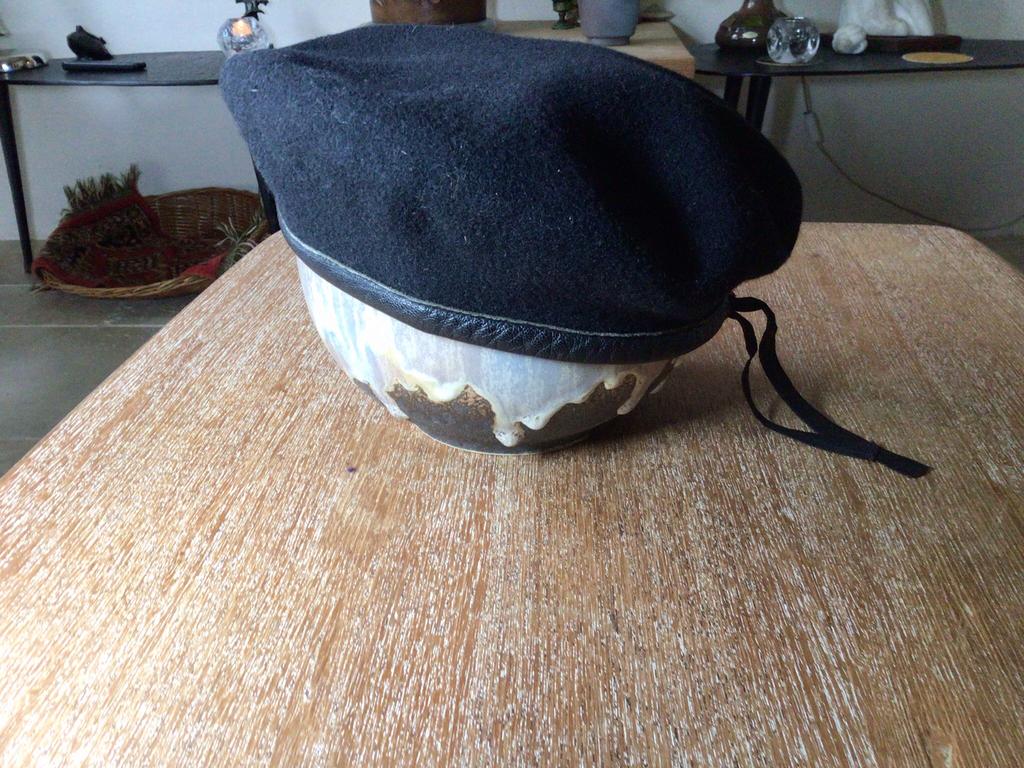 Vintage wollen alpino pet, zwart., Ophalen of Verzenden, Zo goed als nieuw