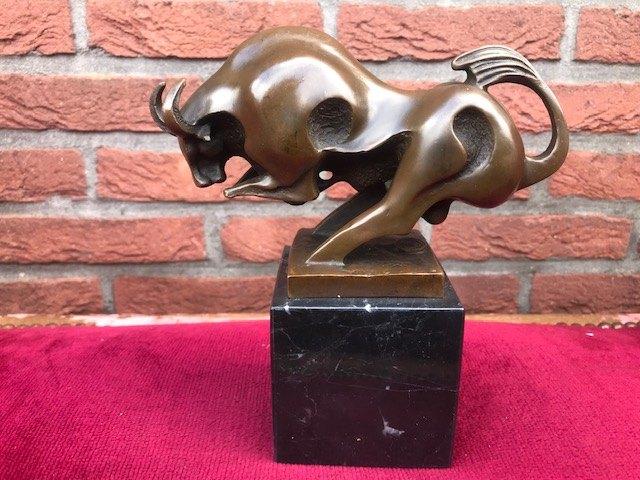 bronzen beeld van een fraai vormgegeven stier, Antiek en Kunst, Antiek | Koper en Brons, Ophalen of Verzenden, Brons