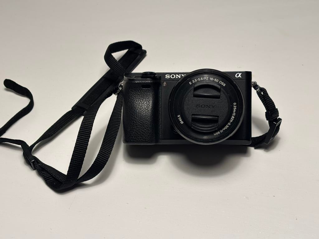 Sony a6300 + 16-50mm OSS, 2 accu's, oplader, Gebruikt, Compact, Ophalen of Verzenden, Sony