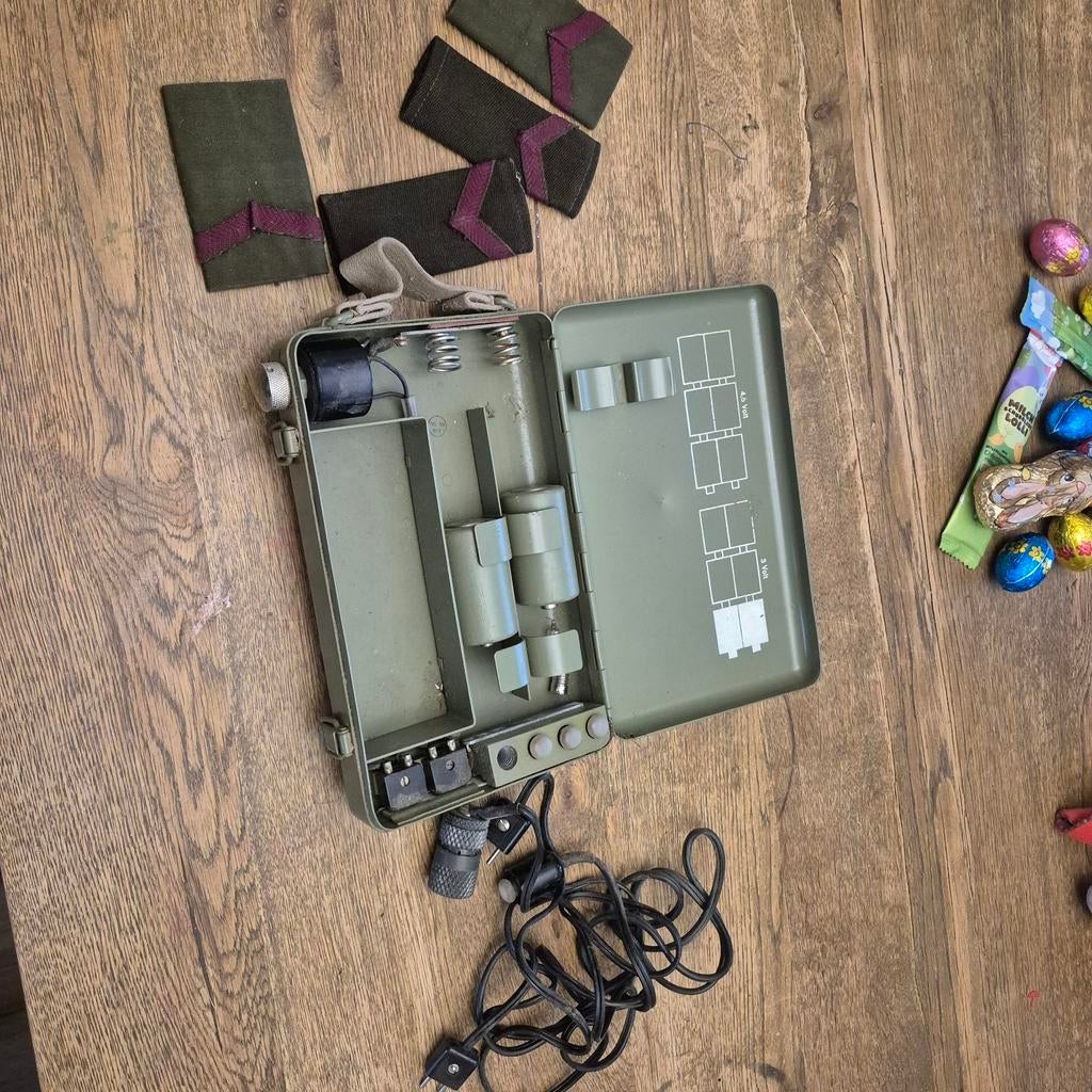 Militair communicatieapparaat met epauletten, Verzamelen, Militaria | Algemeen, Ophalen of Verzenden, Landmacht, Overige gebieden