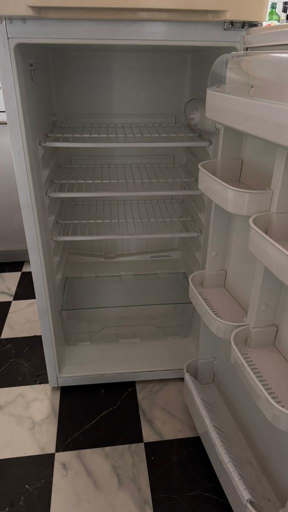 Beko Koel-vriescombinatie met vriesvak boven, Ophalen, 200 liter of meer, 160 cm of meer, Zo goed als nieuw