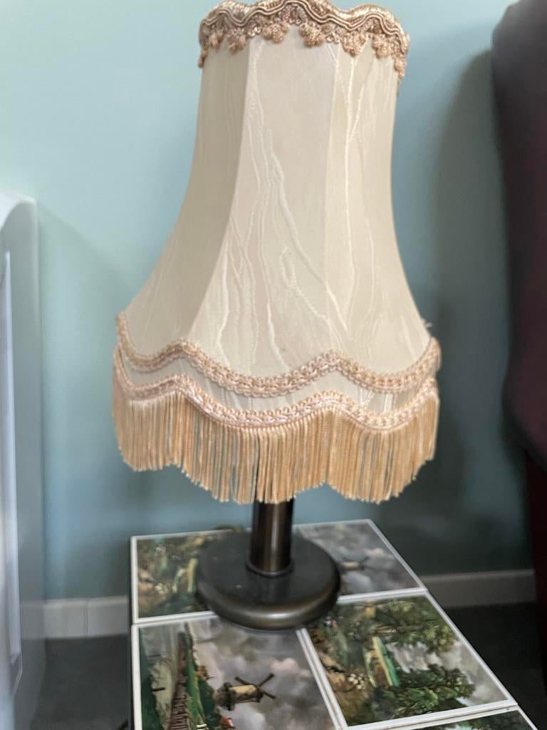 Grappige vintage tafellamp jaren '70 met franjes, Huis en Inrichting, Lampen | Tafellampen, Ophalen, Gebruikt, Stof, Minder dan 50 cm