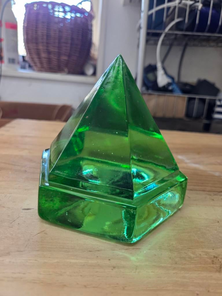 Vintage Groene Glazen Piramide Decoratie, Ophalen of Verzenden