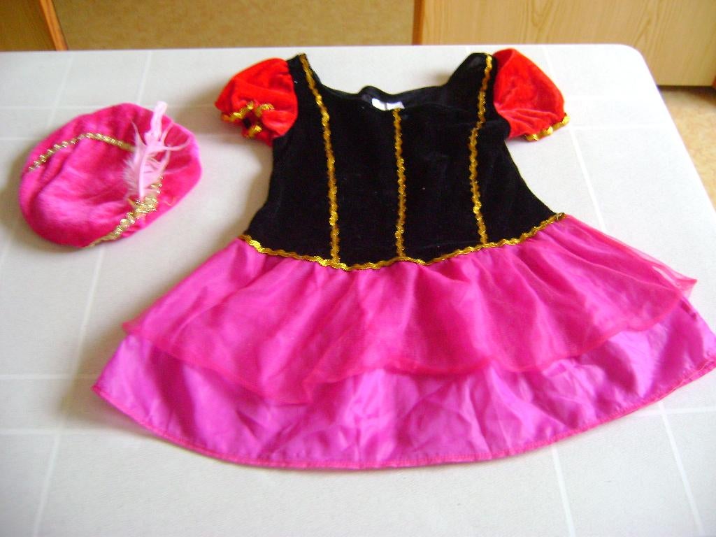 roze met tule pieten jurkje velours lijfje mt98/104 met pet, Ophalen of Verzenden, Zo goed als nieuw