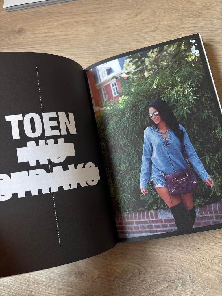 My Way boek Monica Geuze, Boeken, Ophalen of Verzenden, Gelezen, Film, Tv en Media