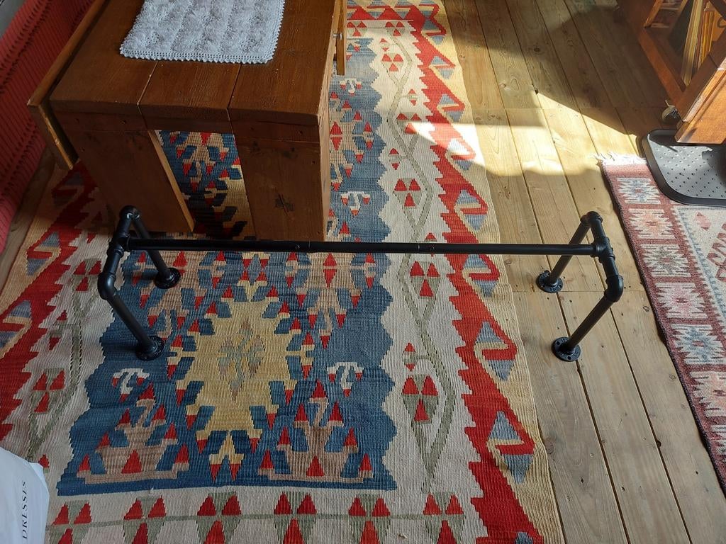 Industriële kapstok van zwarte buizen, Ophalen of Verzenden, Zo goed als nieuw, Metaal, Wandkapstok