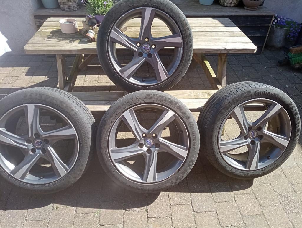 Volvo v70 velgen 18 inch met Continental zomerbanden, Ophalen, 18 inch, Banden en Velgen, 235 mm