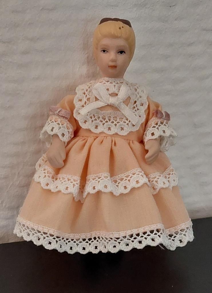 Poppenhuis poppetjes., Ophalen, Poppenhuis