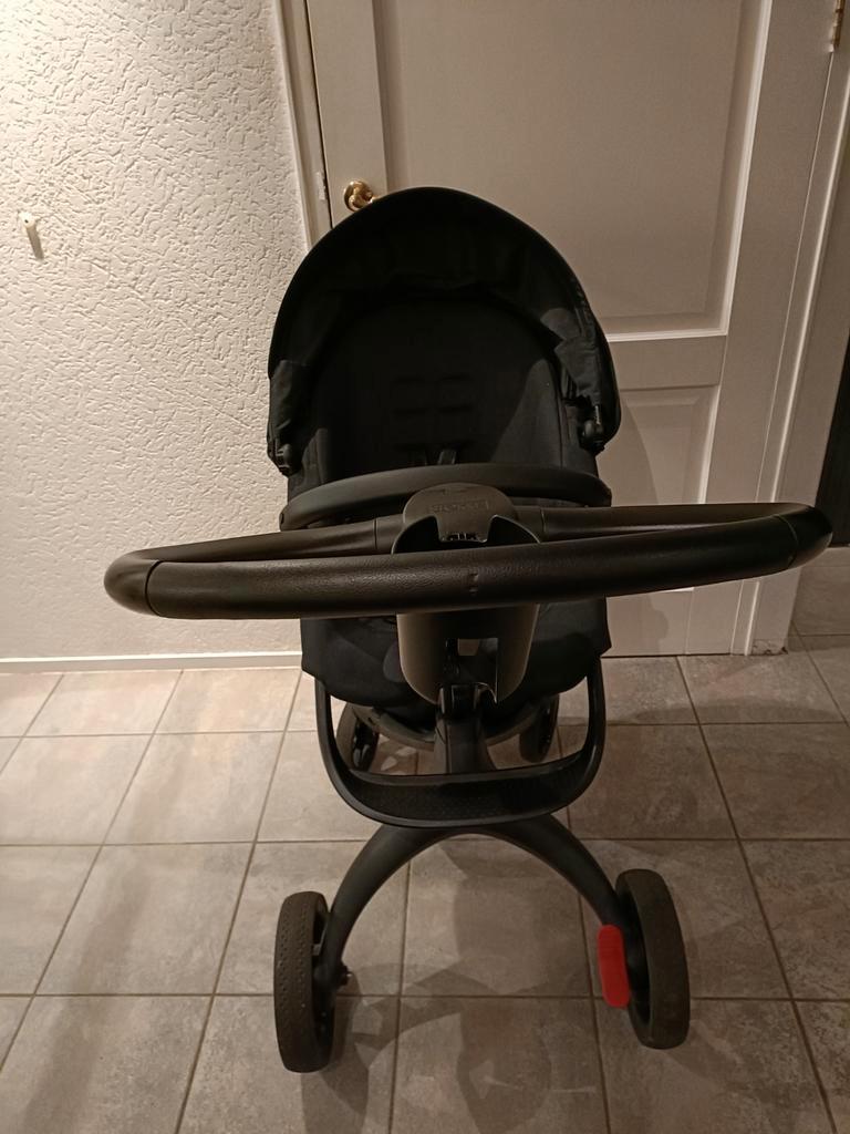 Stokke Xplory kinderwagen rich black, Ophalen, Zo goed als nieuw, Overige merken, Verstelbare duwstang