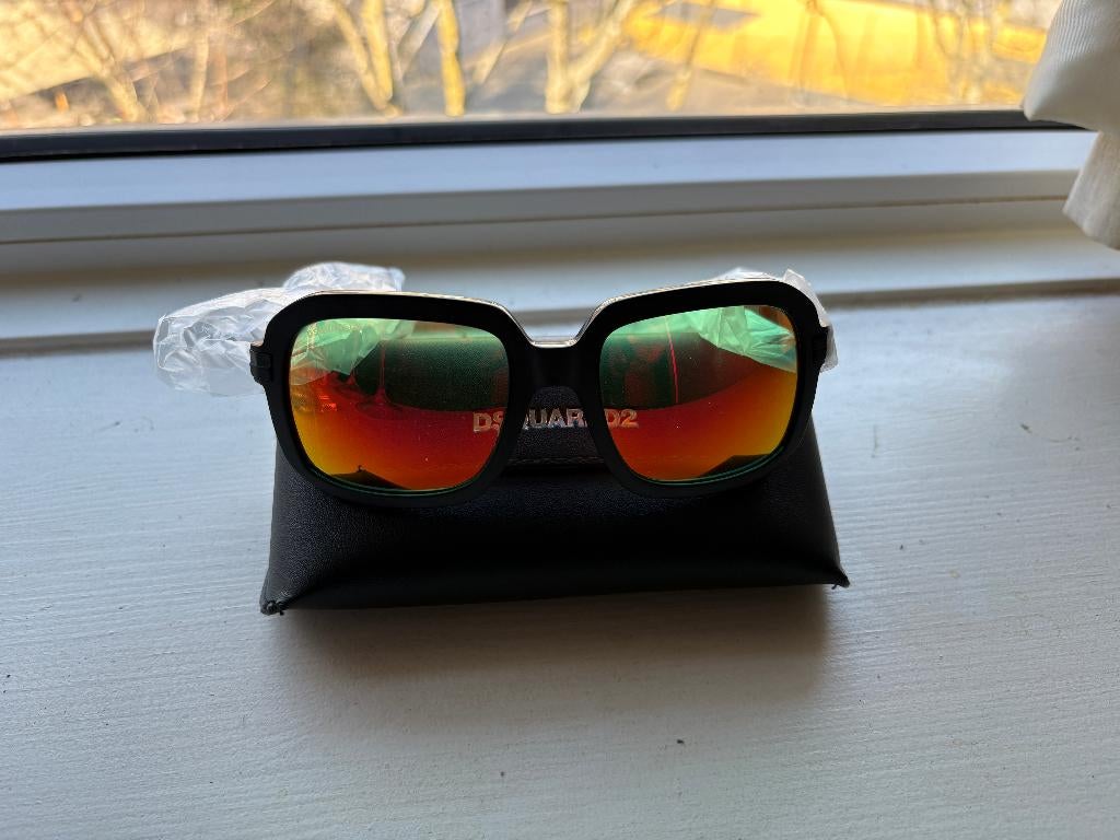 DSQUARED2 zonnebril nieuw in de doos !!!, Overige merken, Zonnebril, Zwart, Nieuw