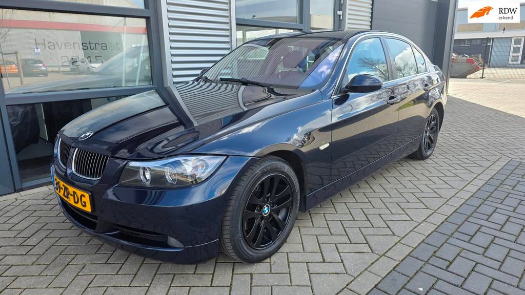 BMW 3-serie 325i Executive, 745 kg, Achterwielaandrijving, Gebruikt, Blauw