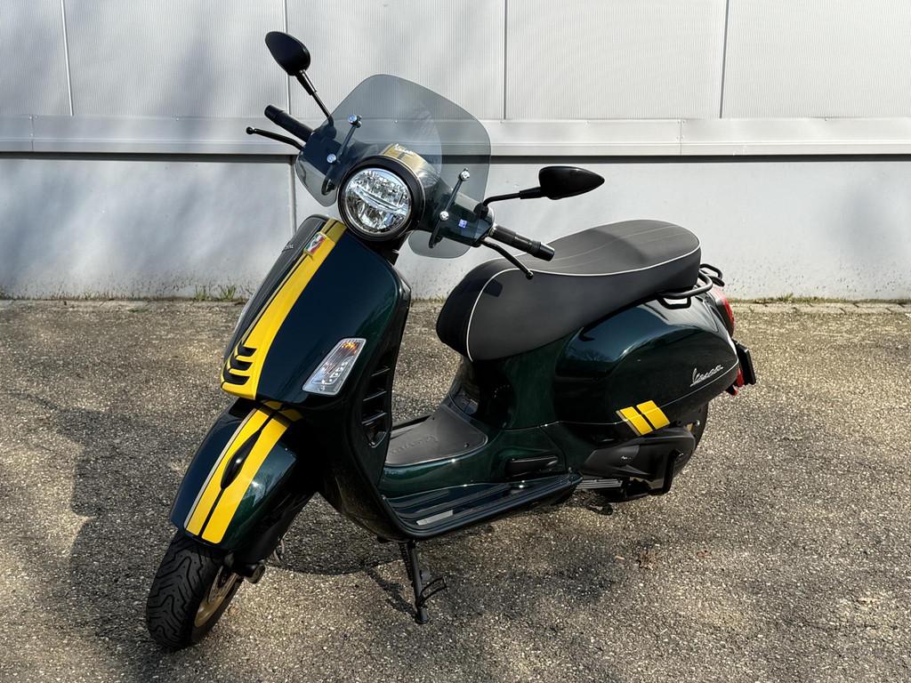 Vespa GTS 300 HPE Racing Sixties Bwjr. 2022 6.300 km LED Kop, Scooter, Piaggio Vespa B.V., Minervum 7272
4817 ZM  Breda, NL, Customer_service@piaggio.com