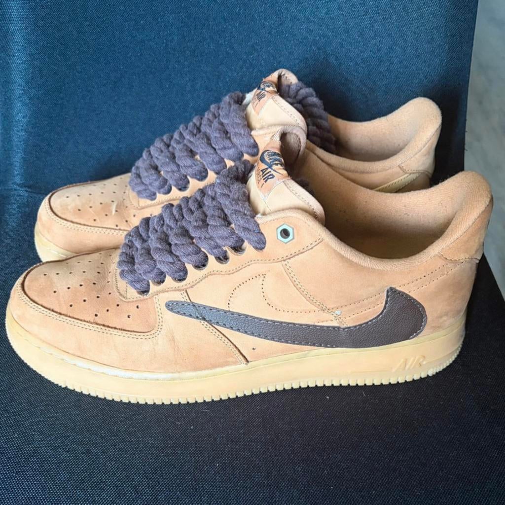 Custom Travis Scott Nike Air Force 1, Bruin, Ophalen of Verzenden, Sneakers of Gympen, Zo goed als nieuw