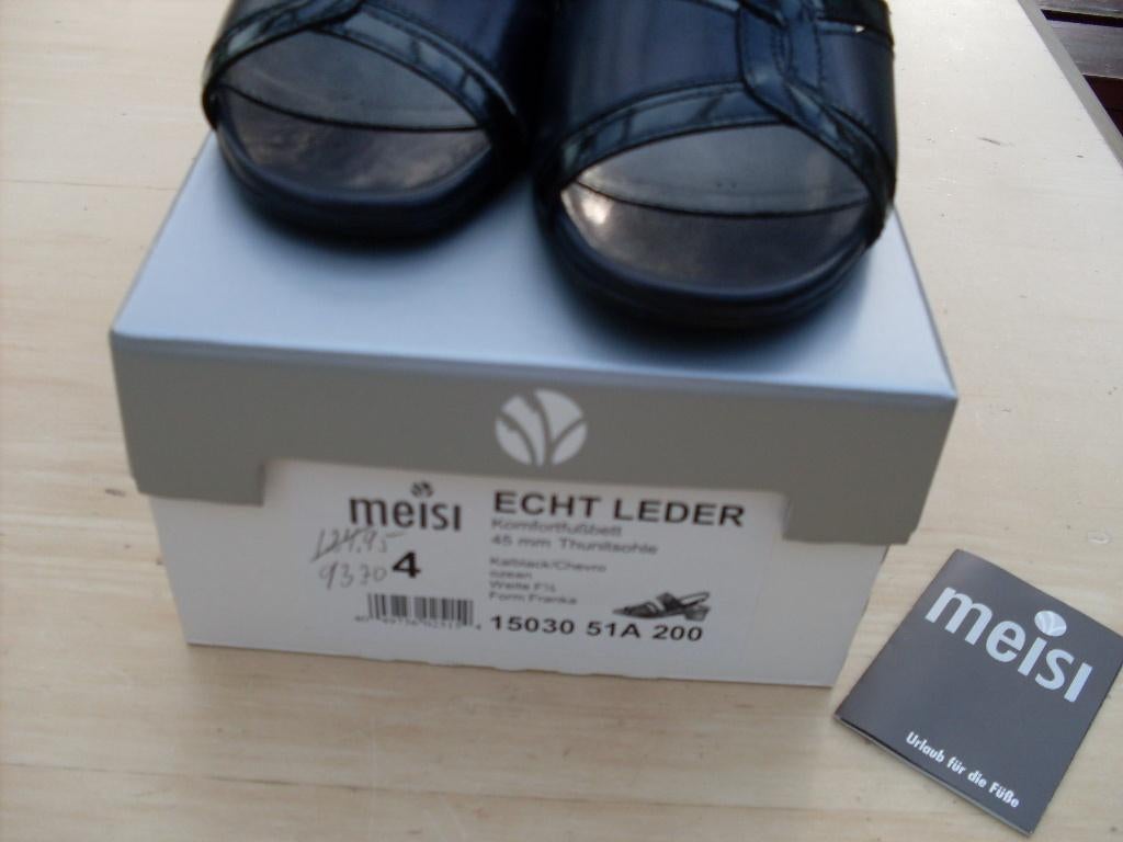 Damesschoenen, maat 4. NIEUW, Blauw Lakleder, merk: MEISI, Ophalen of Verzenden, Nieuw, Blauw, Instappers