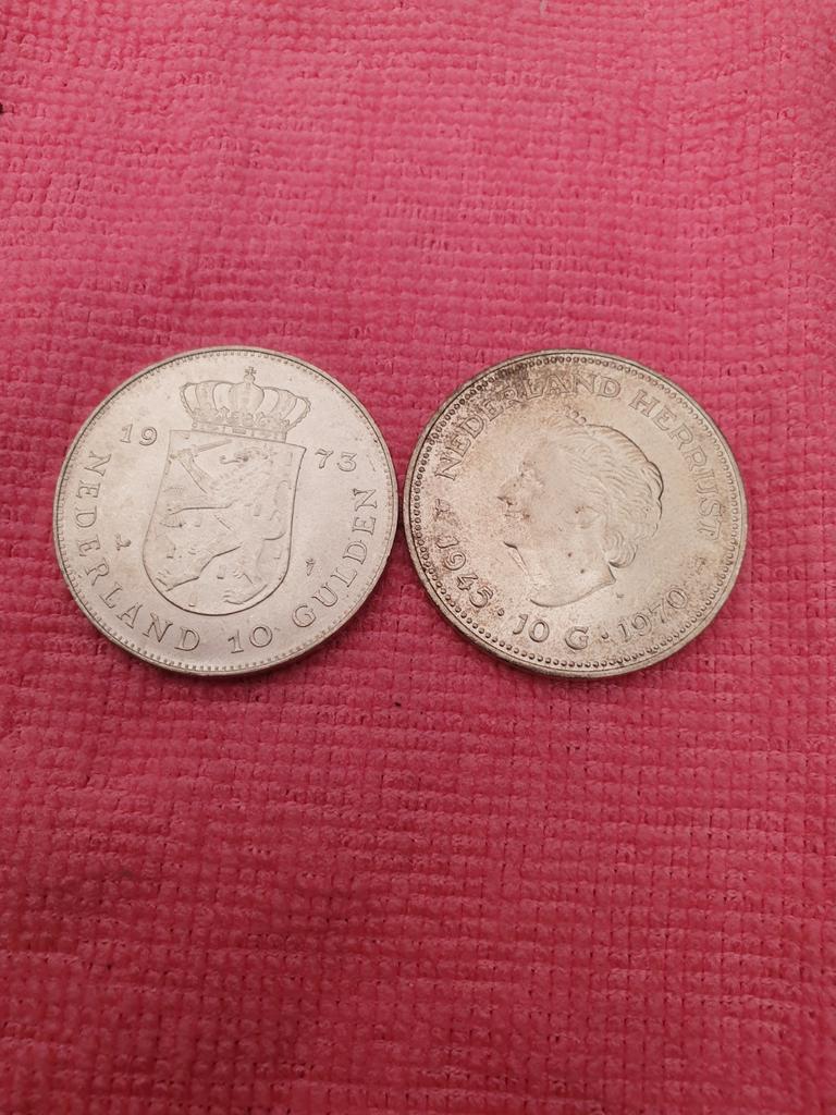 2x zilveren 10 gulden Juliana, 1970 en 1973., Ophalen of Verzenden, Koningin Juliana, 10 gulden