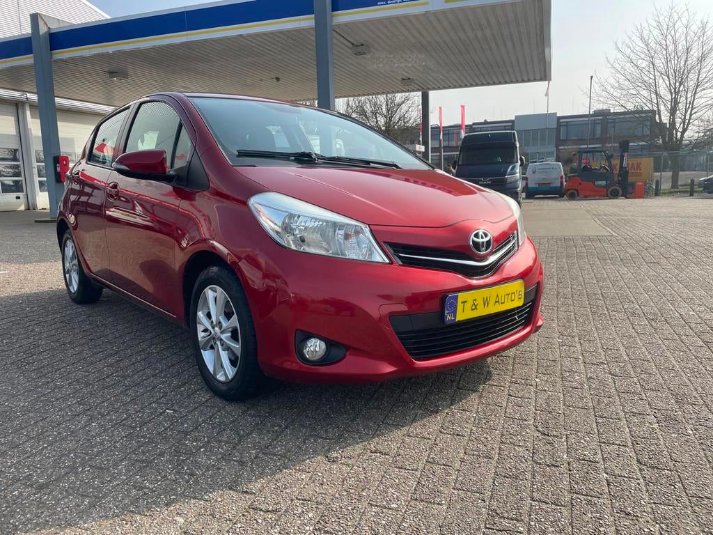 Toyota Yaris 1.3 VVT-i Now Top 5 editie, Voorwielaandrijving, Stof, Gebruikt, 4 cilinders
