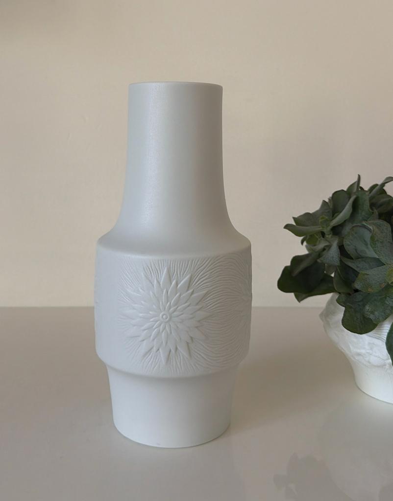 PMR Jaeger & Co biscuitporselein vaas, Wit, Aardewerk of Porselein, Ophalen of Verzenden, Zo goed als nieuw