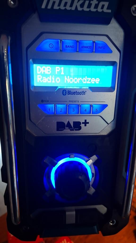 Makita dmr112 Dab+, Ophalen of Verzenden, Zo goed als nieuw, Bouwradio