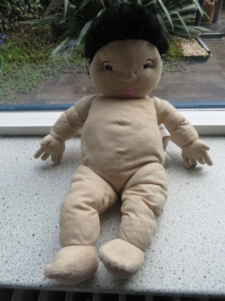 Babypop pop van IKEA Aziatisch meet ca 45 cm Lekkamrat, Ophalen of Verzenden, Zo goed als nieuw, Babypop