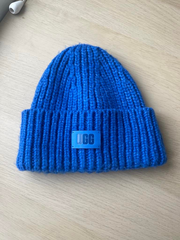 Ugg Muts One Size - Blauw, Kleding | Dames, Mutsen, Sjaals en Handschoenen, Nieuw, Muts, Maat 38/40 (M), Ophalen of Verzenden