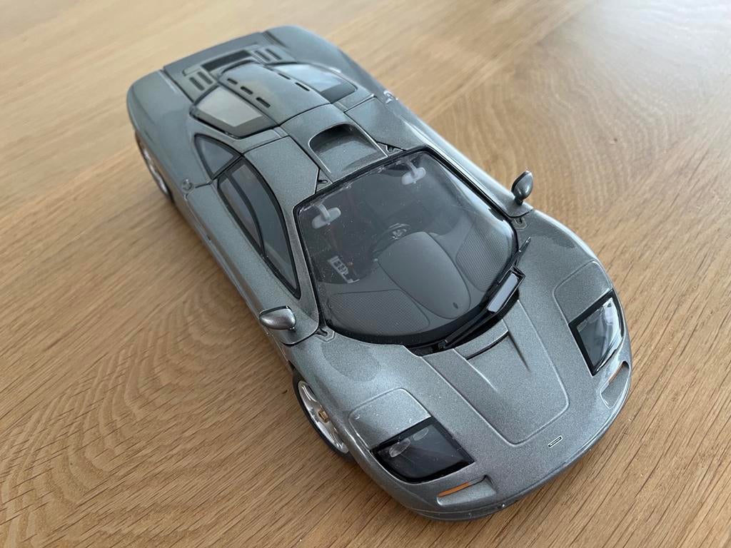 1/18 McLaren F1 van UT Models, Hobby en Vrije tijd, Modelauto's | 1:18, Ophalen of Verzenden, Zo goed als nieuw, Auto, UT Models