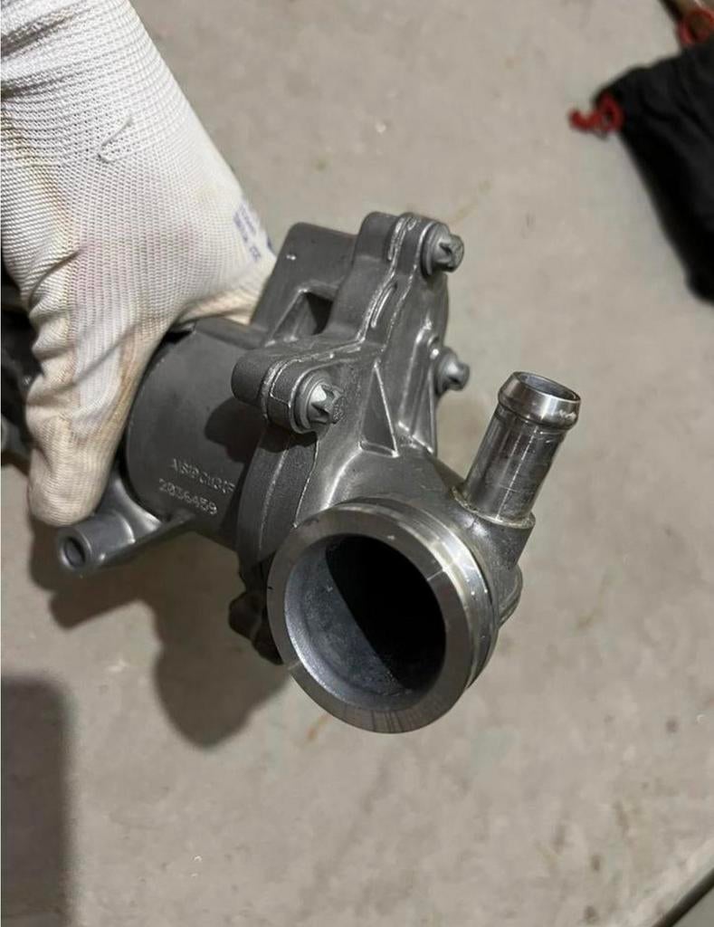 Mercedes Benz W176 C117 waterpomp koelingspomp A2702000600, Auto-onderdelen, Ophanging en Onderstel, Ophalen of Verzenden