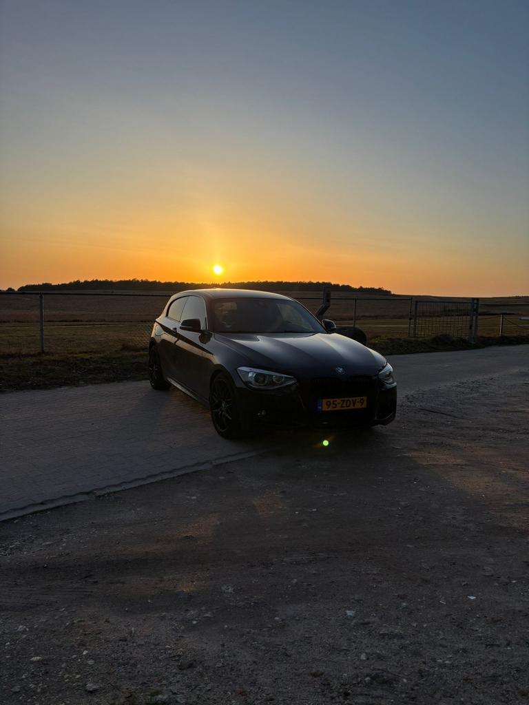 BMW 1-Serie 114i M-Sport | Stage 1 | Nieuwe APK, Auto's, 1-Serie, Euro 5, Achterwielaandrijving, Zwart