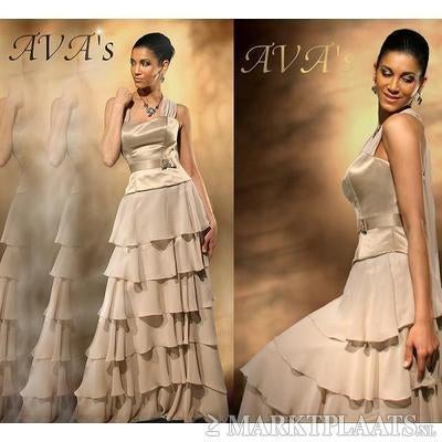 OUTLET !!! Alle Gekleurde trouwjurken 99 euro p/s - Nieuw, Kleding | Dames, Trouwkleding en Trouwaccessoires, Ophalen of Verzenden