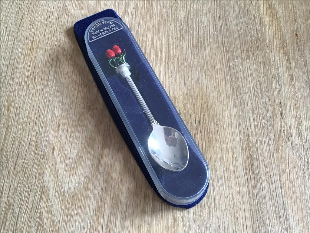 Verzilverde lepel met tulpen, Made in Holland, Ophalen of Verzenden