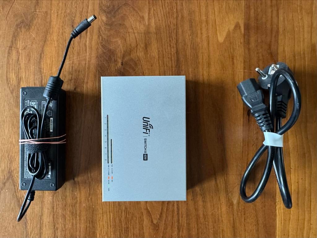 UniFi Switch 8 60W PoE - als nieuw, Computers en Software, Netwerk switches, Ophalen of Verzenden, Zo goed als nieuw