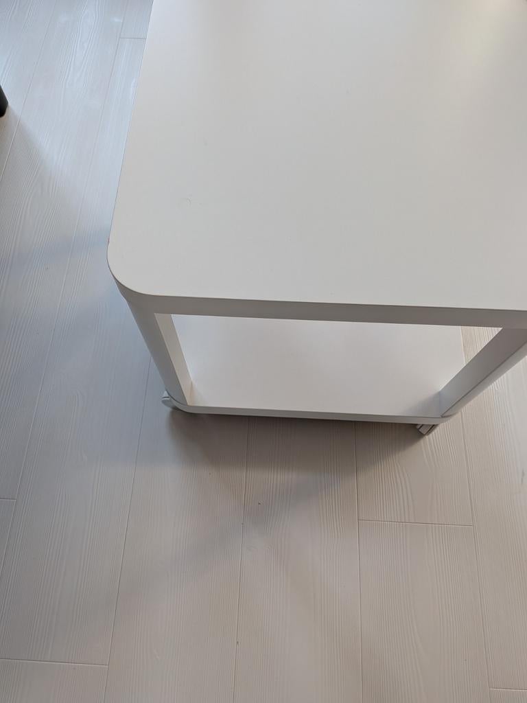 IKEA TINGBY Salontafel/Bijzettafel op wielen, wit, Huis en Inrichting, Tafels | Bijzettafels, Gebruikt, Rechthoekig, Minder dan 45 cm