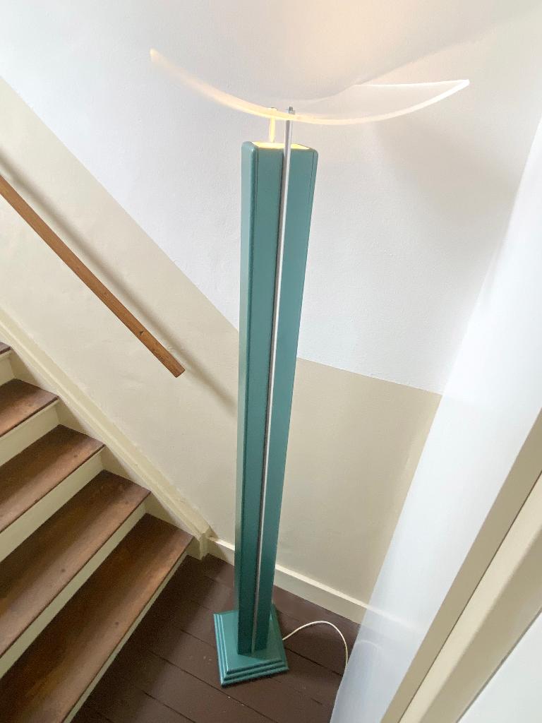 Memphis/Postmodernisme stijl vloerlamp 195 cm hoog, Huis en Inrichting, Lampen | Vloerlampen, Gebruikt, 150 tot 200 cm, Hout, Kunststof